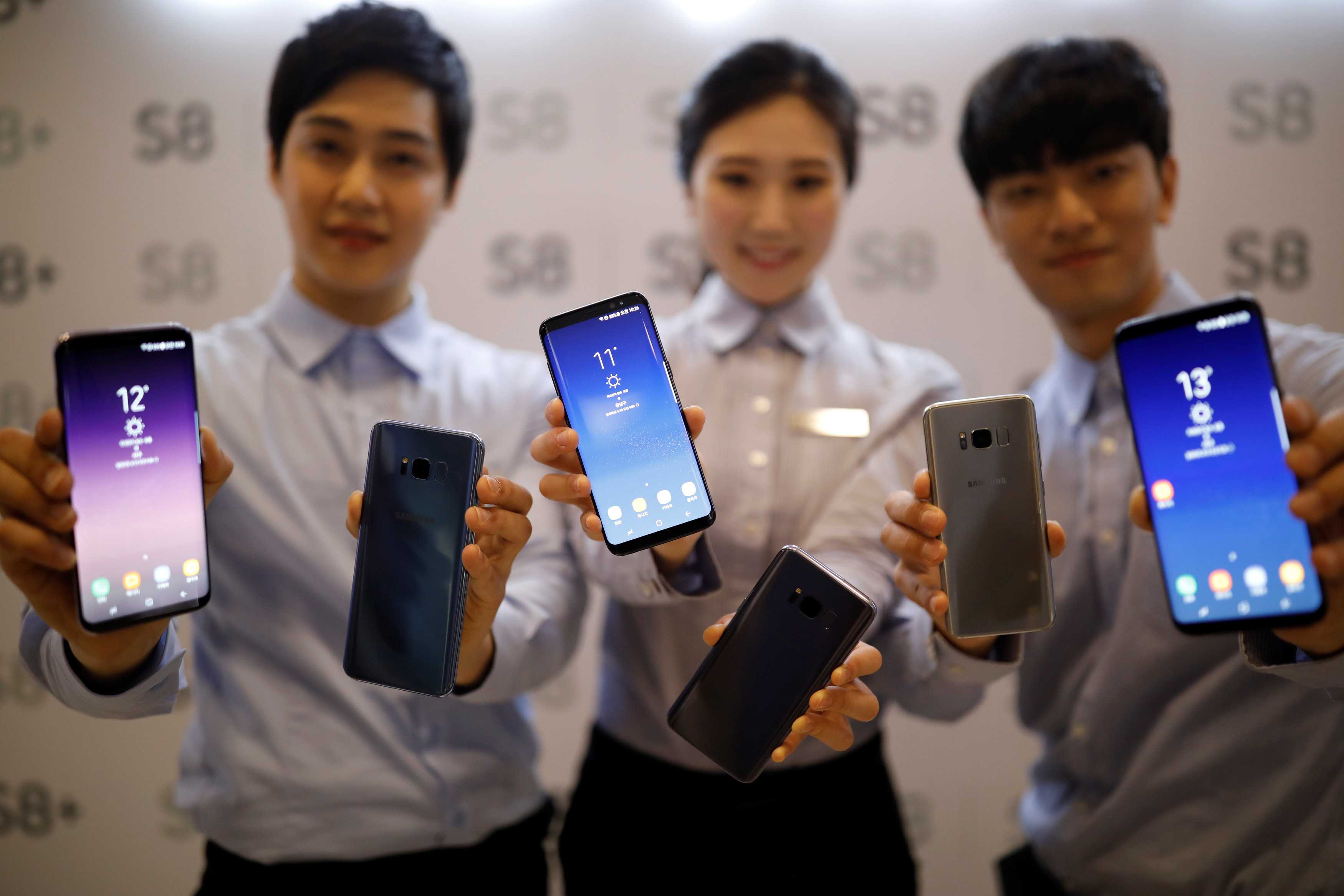 Качество корейских телефонов. Самсунг смартфонов в Южной Корее 2020. Корпорация самсунг в Корее 2022. Корейские смартфоны самсунг. Samsung Корея 2013.