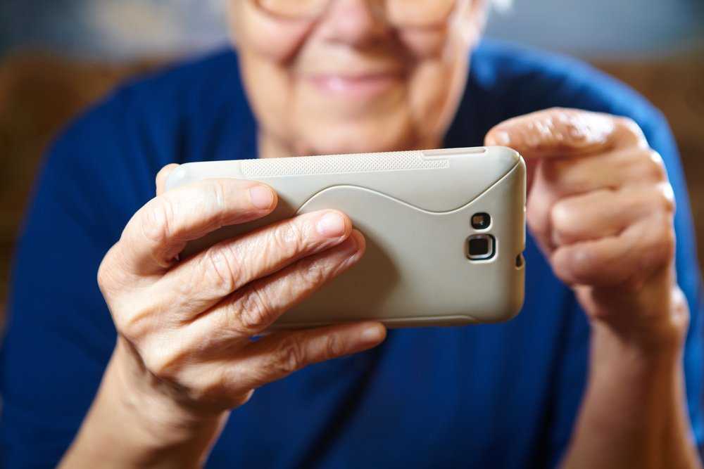 Лучшие смартфоны для пожилых людей и пенсионеров 2021 года: какой лучше?