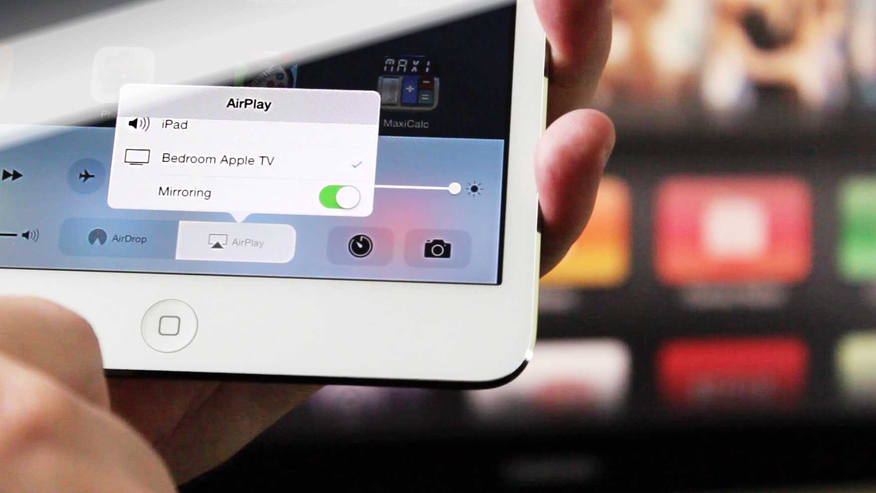 Просмотр телевизора через айфон. Airplay что это на айфоне. Airplay на телевизоре. Iphone с телевизором. Apple TV Airplay.